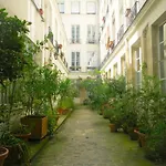 Roommate Share Colocation 1 Bedroom In Two Bedroom Luxe Marais Bretagne Citycosy